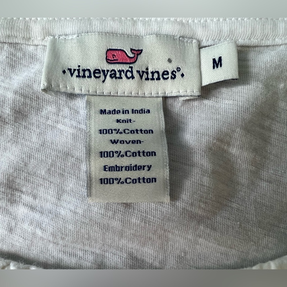 Vineyard Vine White Top Size Medium - image 4
